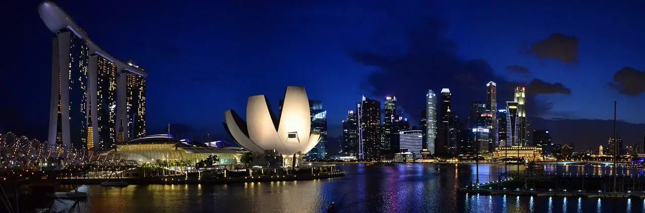 Singapur de noche.