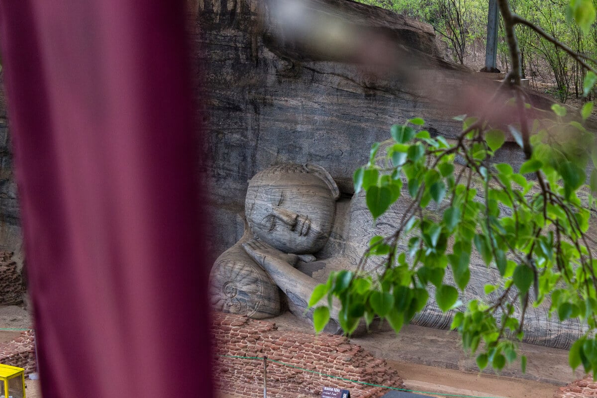 escultura buda polonnaruwa