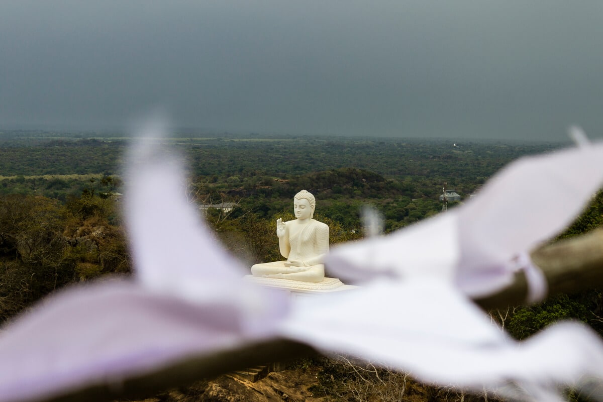 estatua buda mihintale