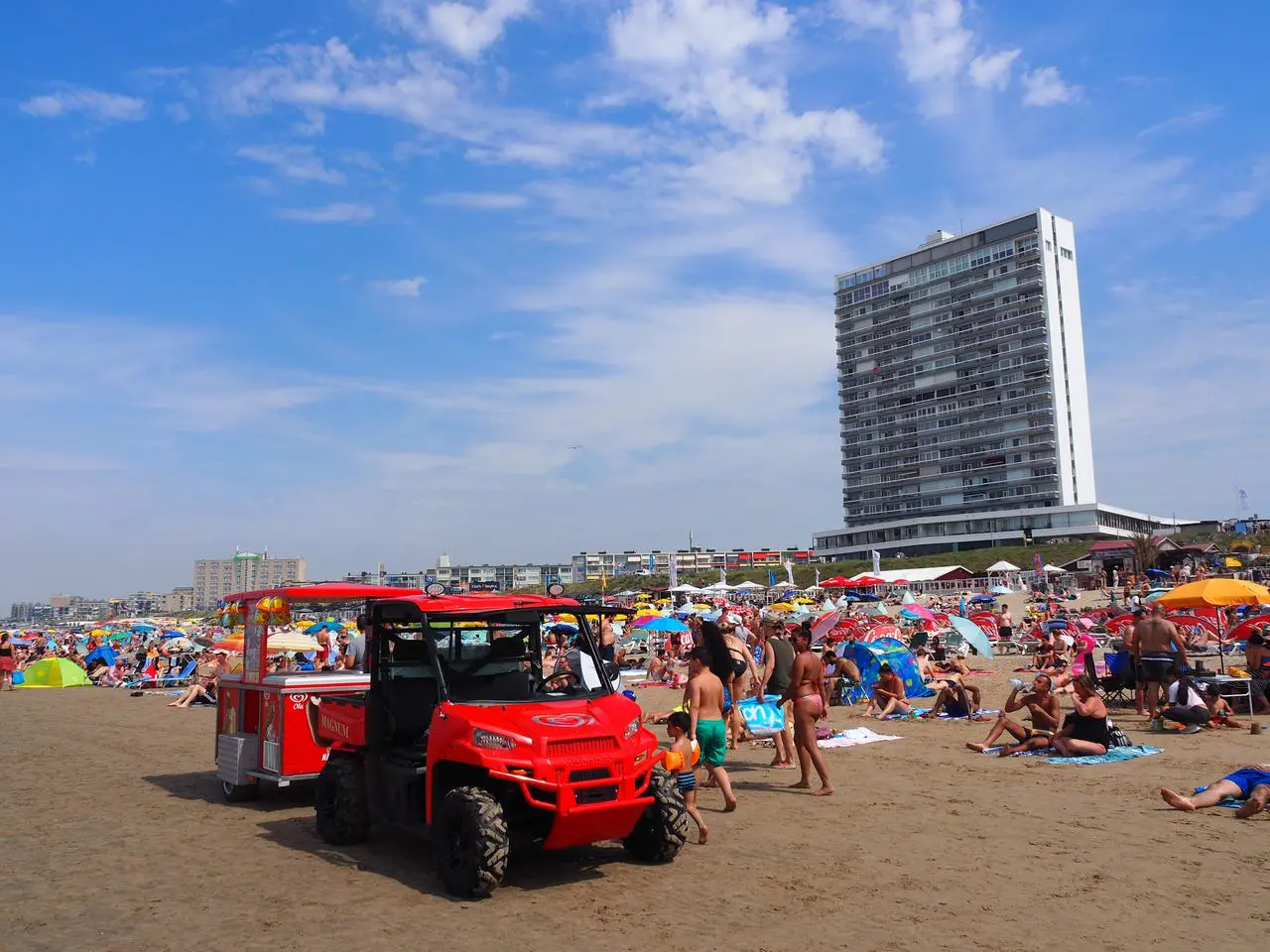 Playa más popular de Ámsterda. Zandvoort and Zee. Playa más popular de Ámsterda. Zandvoort and Zee.