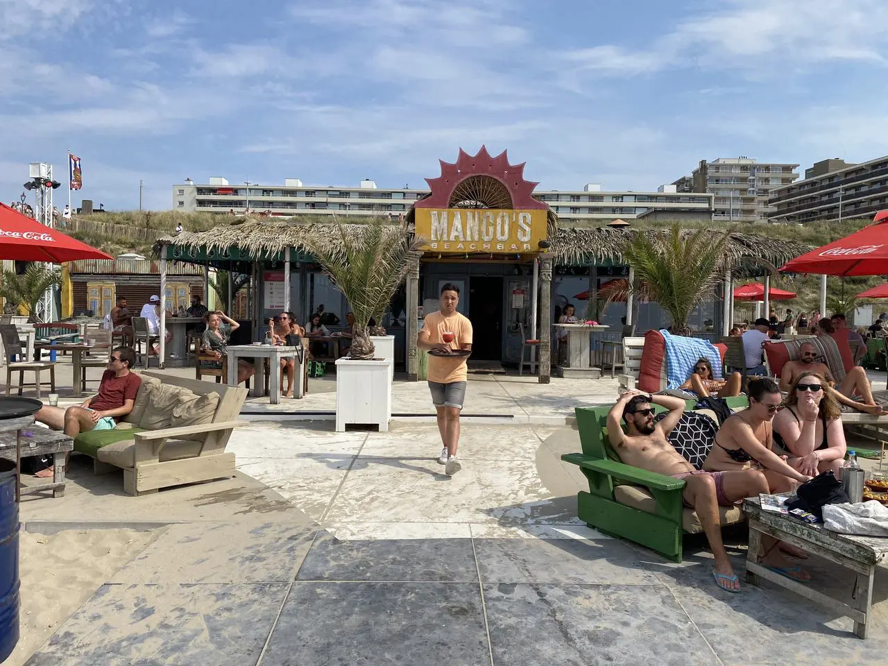 Mango's Beachbar, playa Zandvoort and Zee de Ámsterdam. Mango's Beachbar, playa Zandvoort and Zee de Ámsterdam.