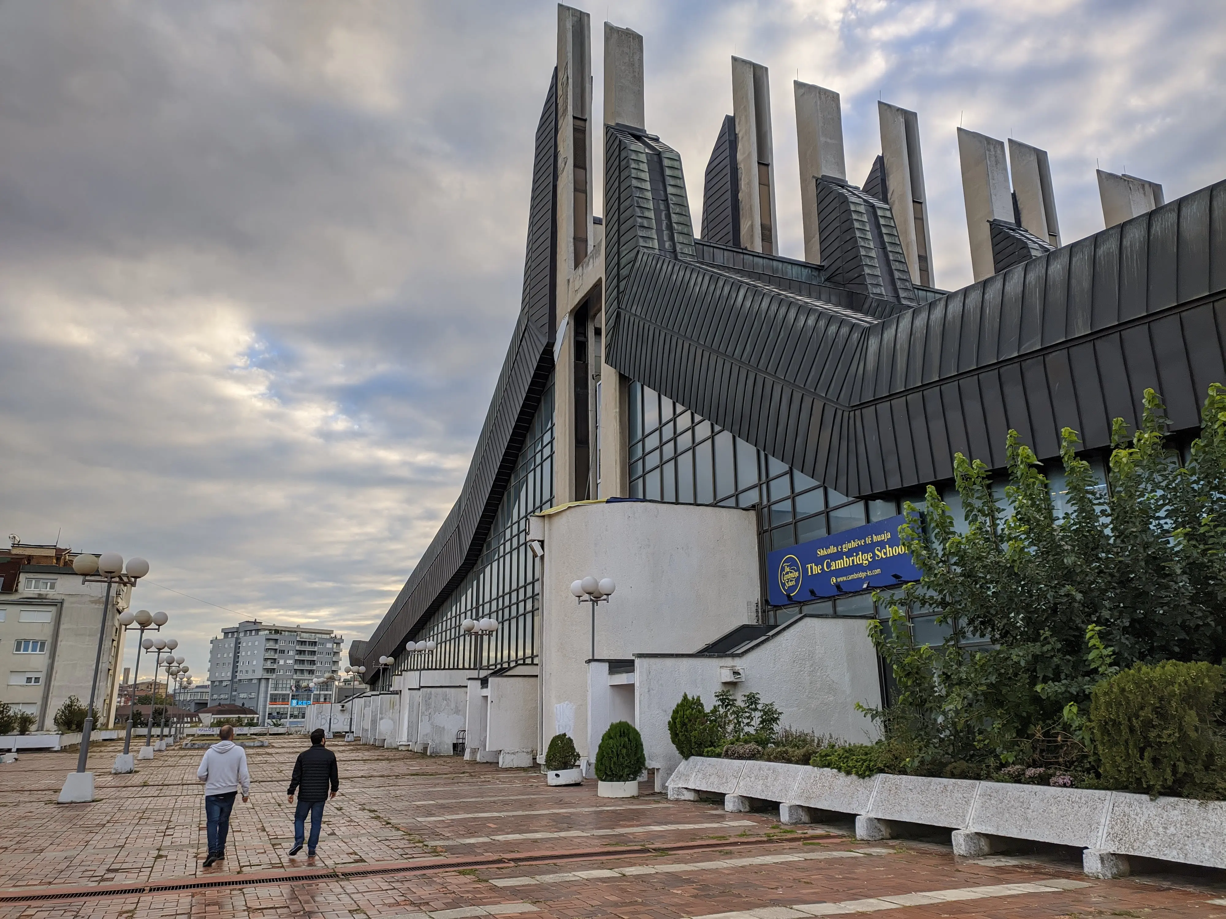 Edificios yugoslavos de arquitectura socialista, brutalista, en Pristina, Kosovo Edificios yugoslavos de arquitectura socialista, brutalista, en Pristina, Kosovo