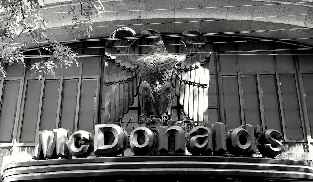 Águila McDonalds de Oporto Águila McDonalds de Oporto