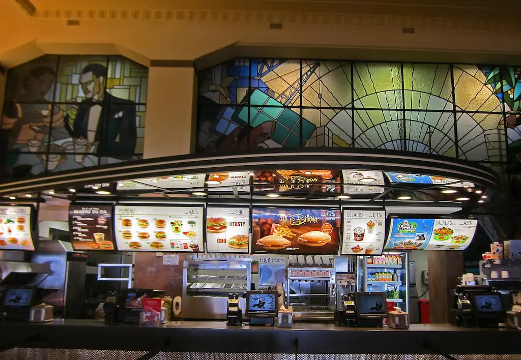 McDonalds de Oporto Interior McDonalds de Oporto