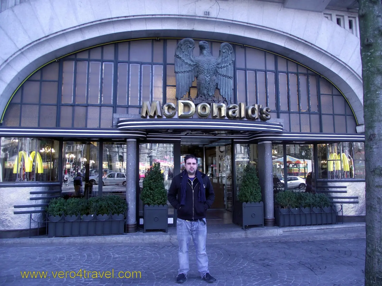 Mcdonald's de Oporto Mcdonald's de Oporto, antiguo café imperial, Plaça da libertade