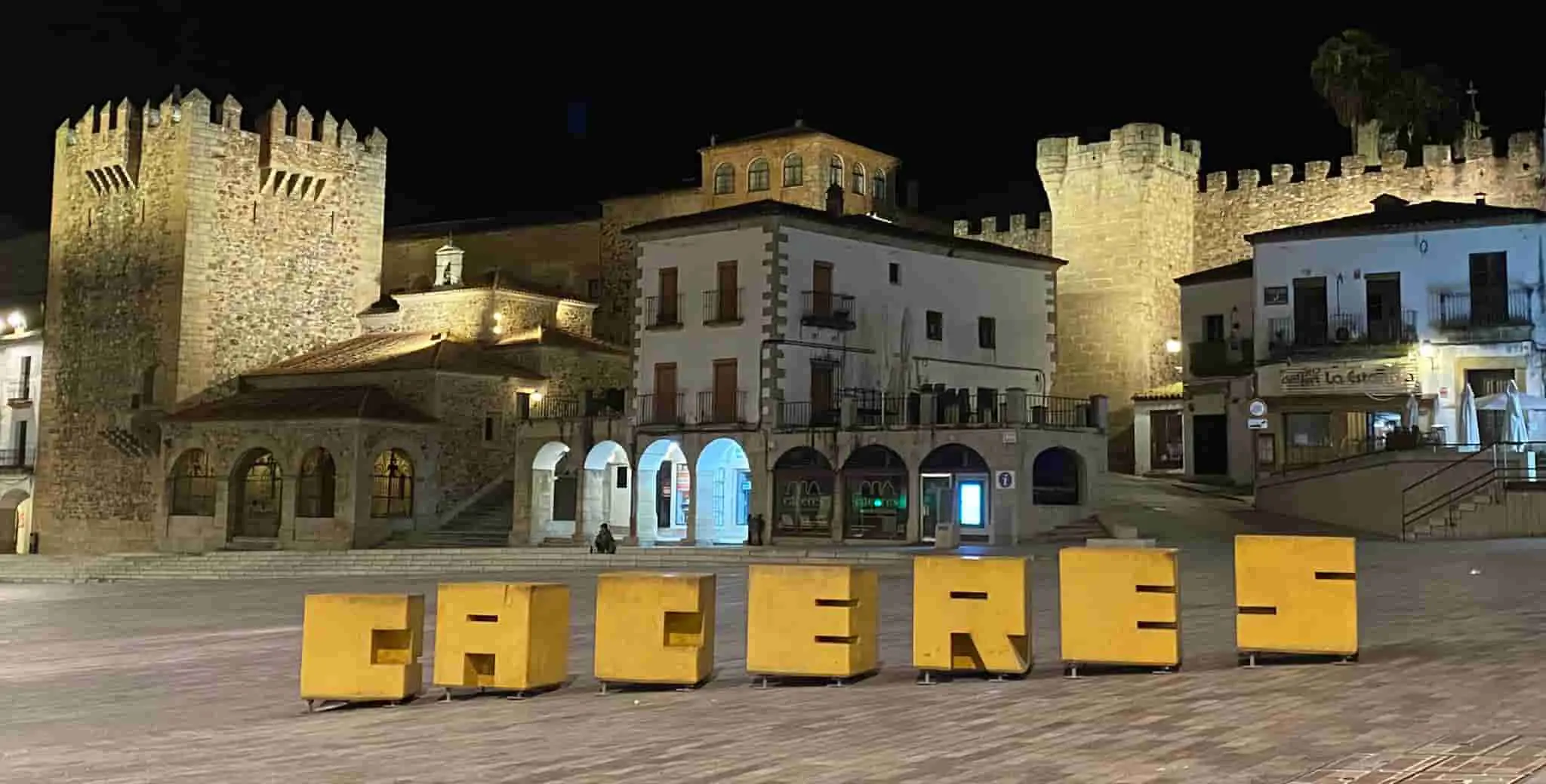 Paseo nocturno Cáceres