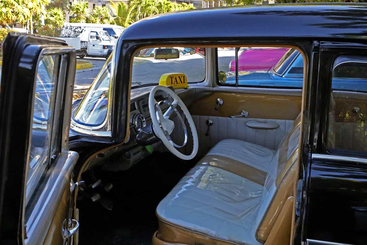 Taxi privado en Cuba. Cómo moverse por La Habana en transporte público o privado.