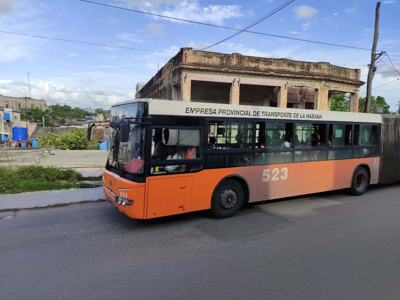 ómnibus publico en La Habana