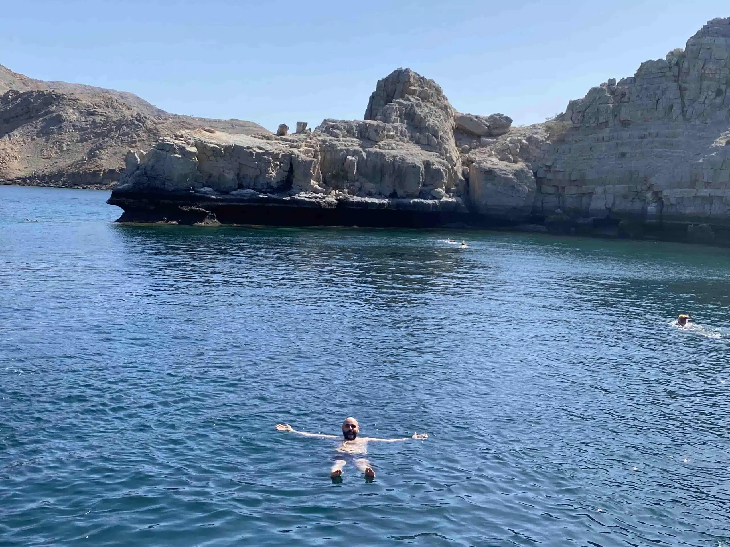 Snorkel en Oman. Crucero en dhow por Jasab. Delfines en los fiordos de Musandam